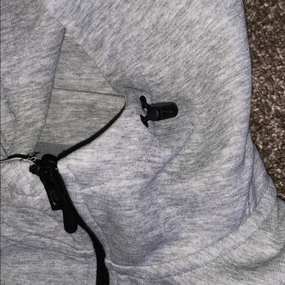 Grey Uniqlo zip up jacket - Picture 3 of 4